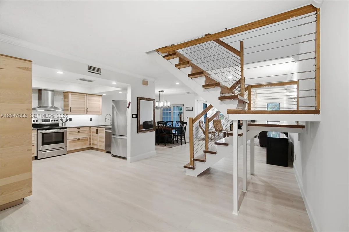 2822 N 34th Ave, Hollywood: photo 1 of 35