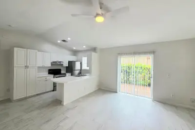 569 E Ridge Cir N, Boynton Beach: photo 1 of 25