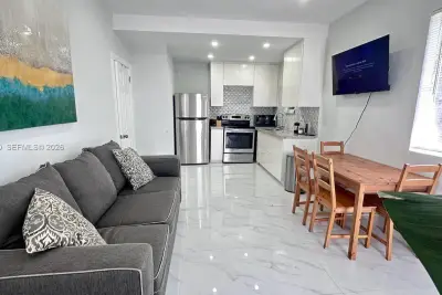 320 SW 29th Rd, Miami: photo 1 of 26