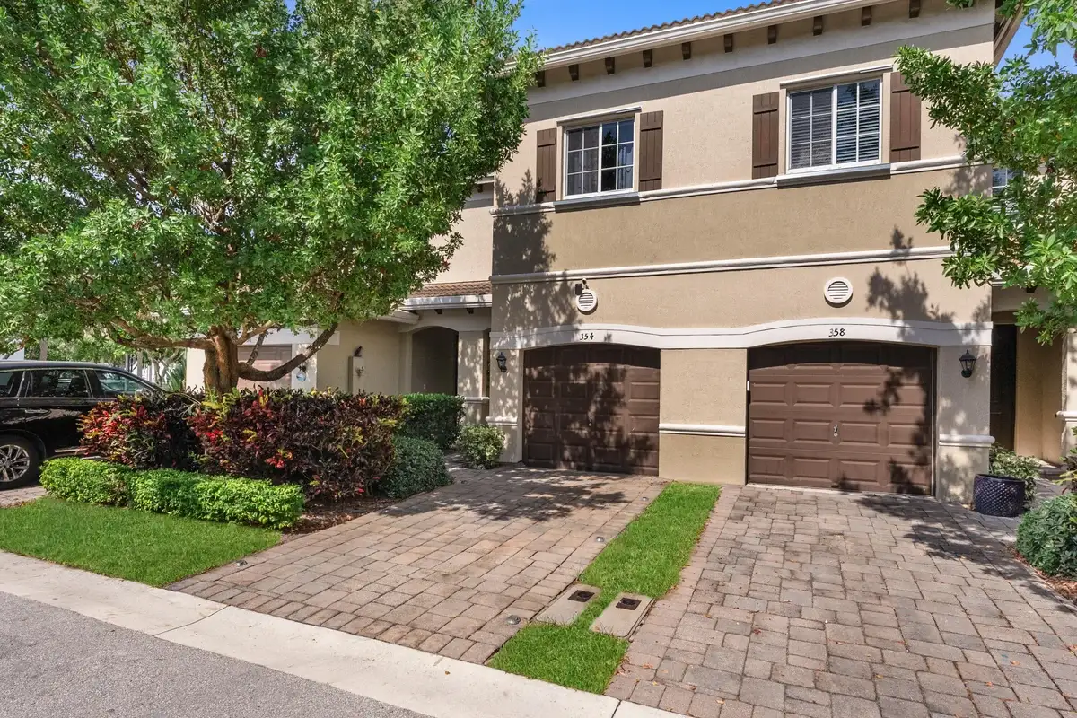 354 SE 1st Way, Deerfield Beach: photo 1 of 37