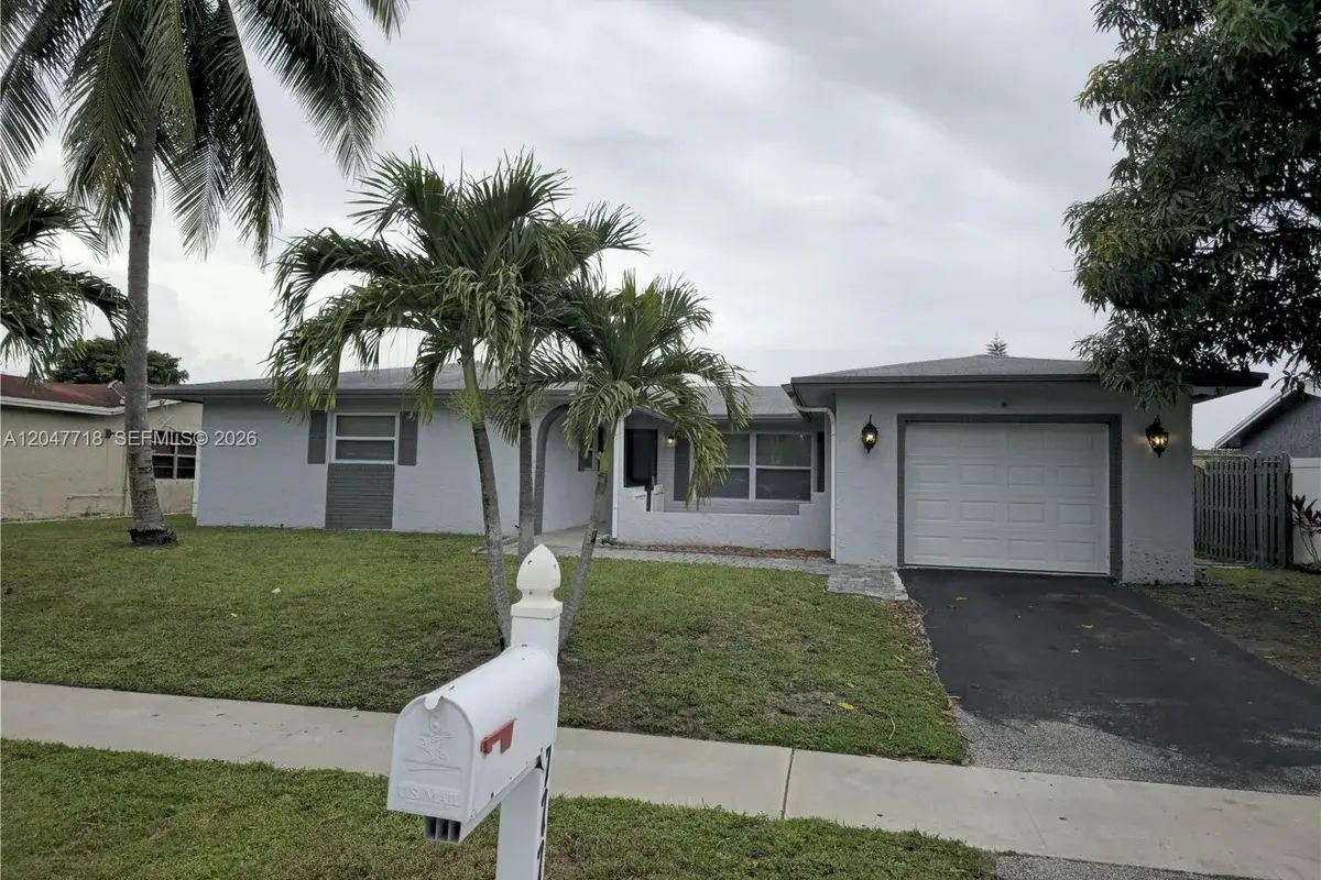 7771 NW 46th St, Lauderhill: photo 1 of 25