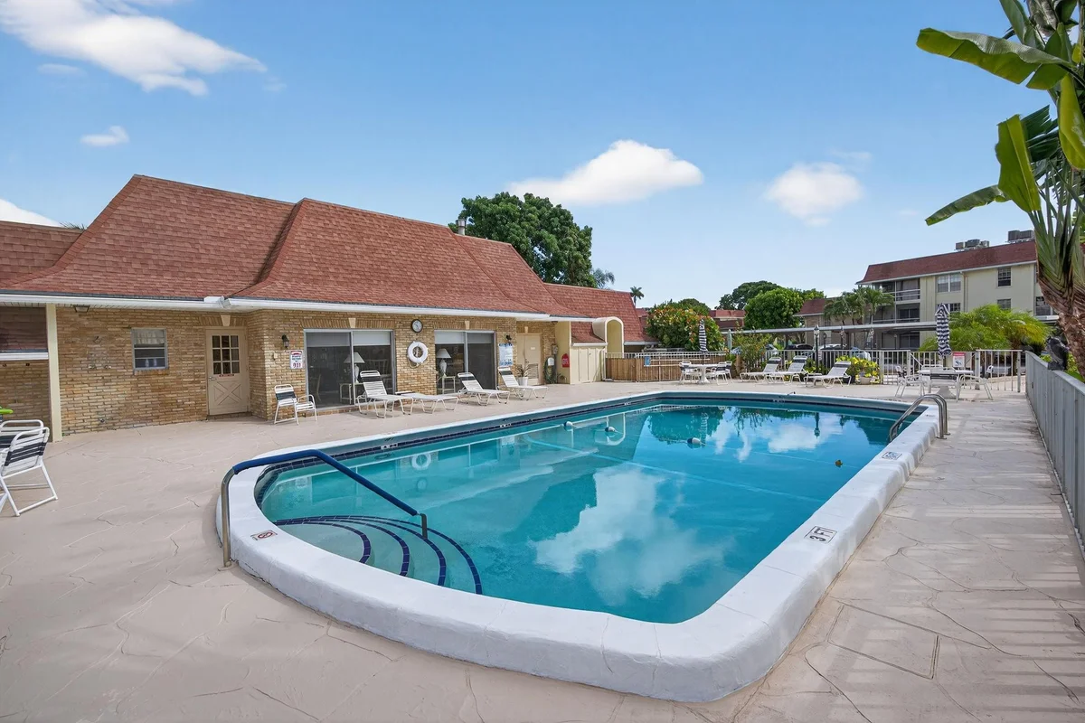 5580 Tamberlane Cir #133, Palm Beach Gardens: photo 1 of 13
