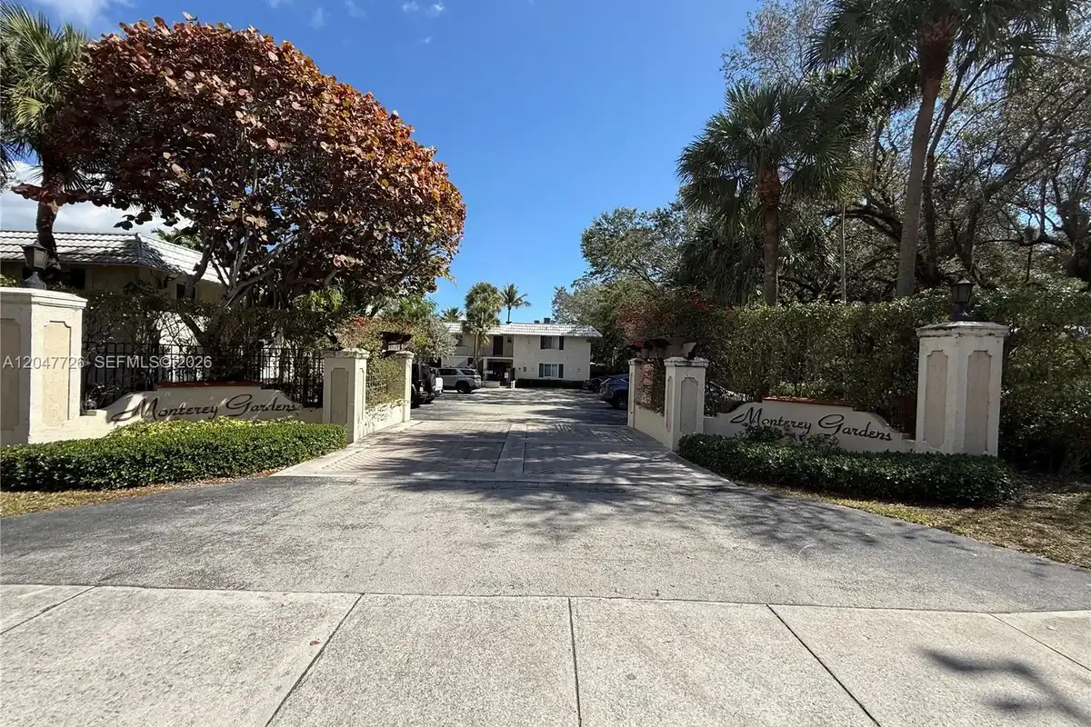 8607 SW 68th Ct #24, Pinecrest: photo 1 of 16