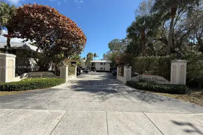 8607 SW 68th Ct #24, Pinecrest: photo 1 of 16