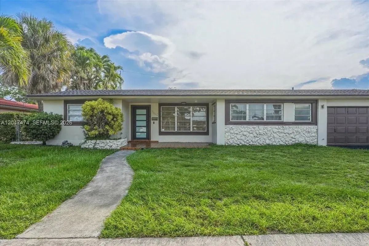 7850 W 16th Ave, Hialeah: photo 1 of 36