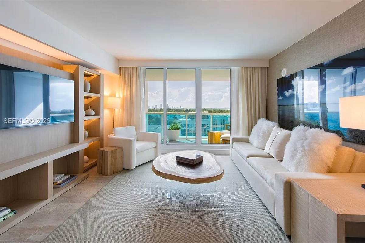 102 24th St #1245, Miami Beach: photo 1 of 12