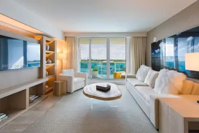 102 24th St #1245, Miami Beach: photo 1 of 12