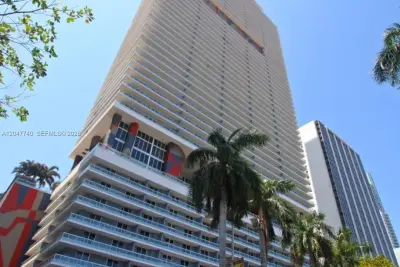 50 Biscayne Blvd #606, Miami: photo 1 of 9