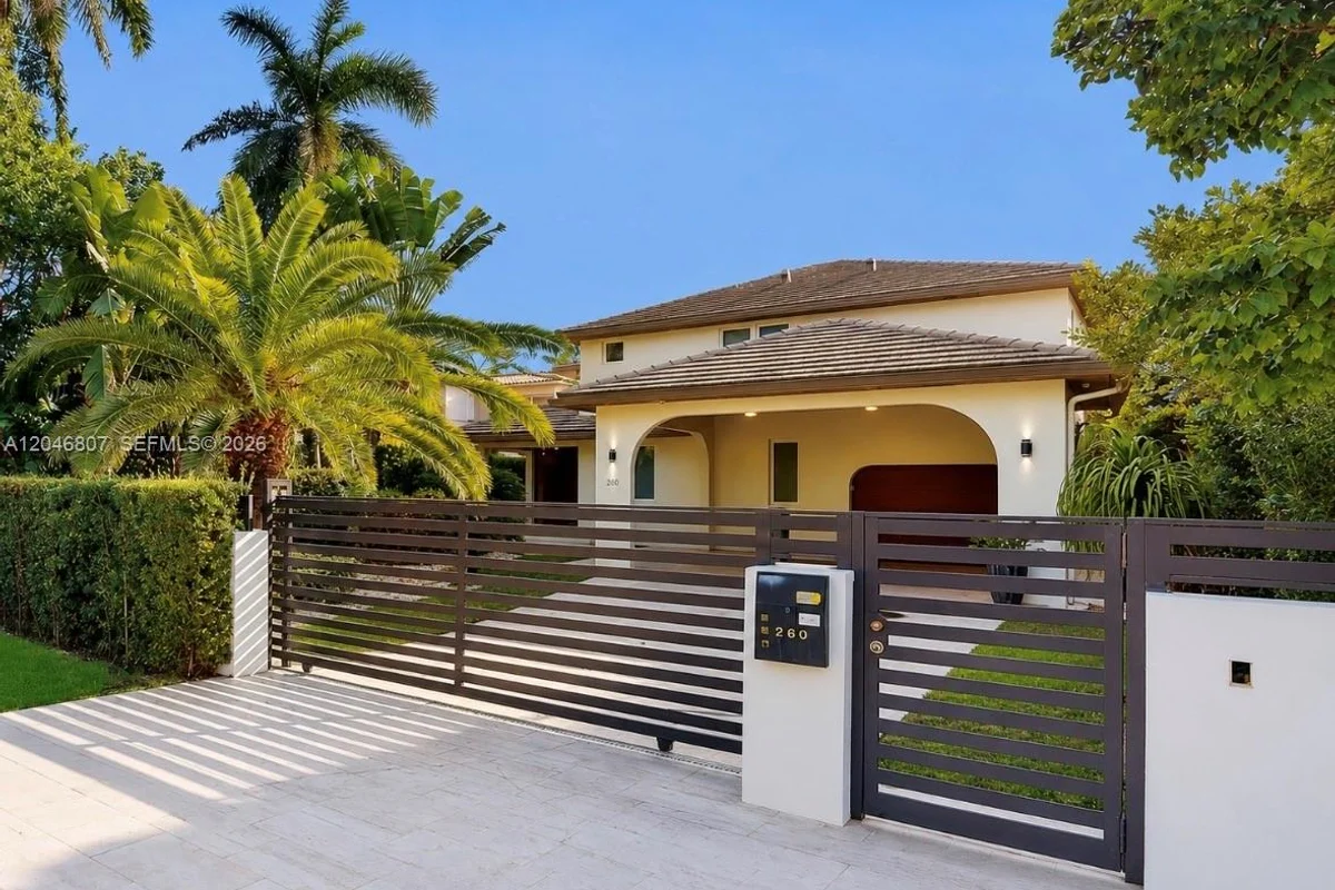 260 S Coconut Ln, Miami Beach: photo 1 of 3