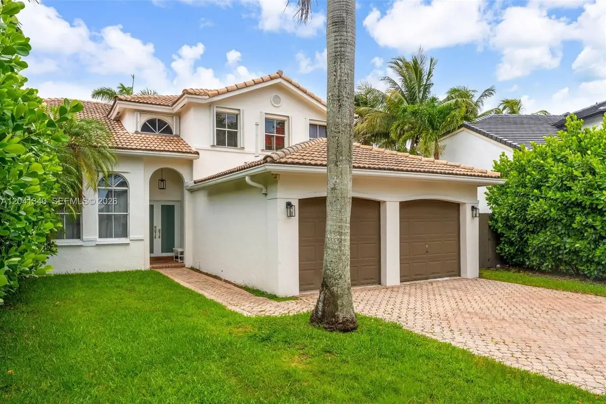 16335 SW 81 St, Miami: photo 1 of 14