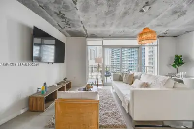 3250 NE 1st Ave #901, Miami: photo 1 of 23
