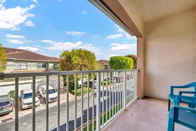 1942 SE 23rd Ter, Homestead: photo 1 of 12