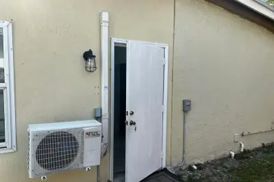 1212 NW 13th Ct, Fort Lauderdale: photo 1 of 11