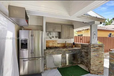2535 NE 41st Ave, Homestead: photo 1 of 16