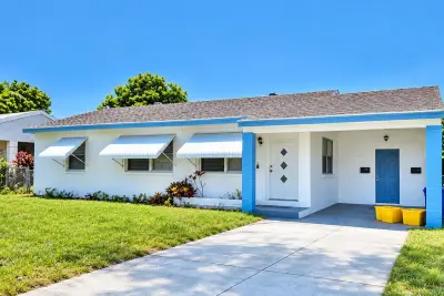 936 45th St, West Palm Beach: photo 1 of 10
