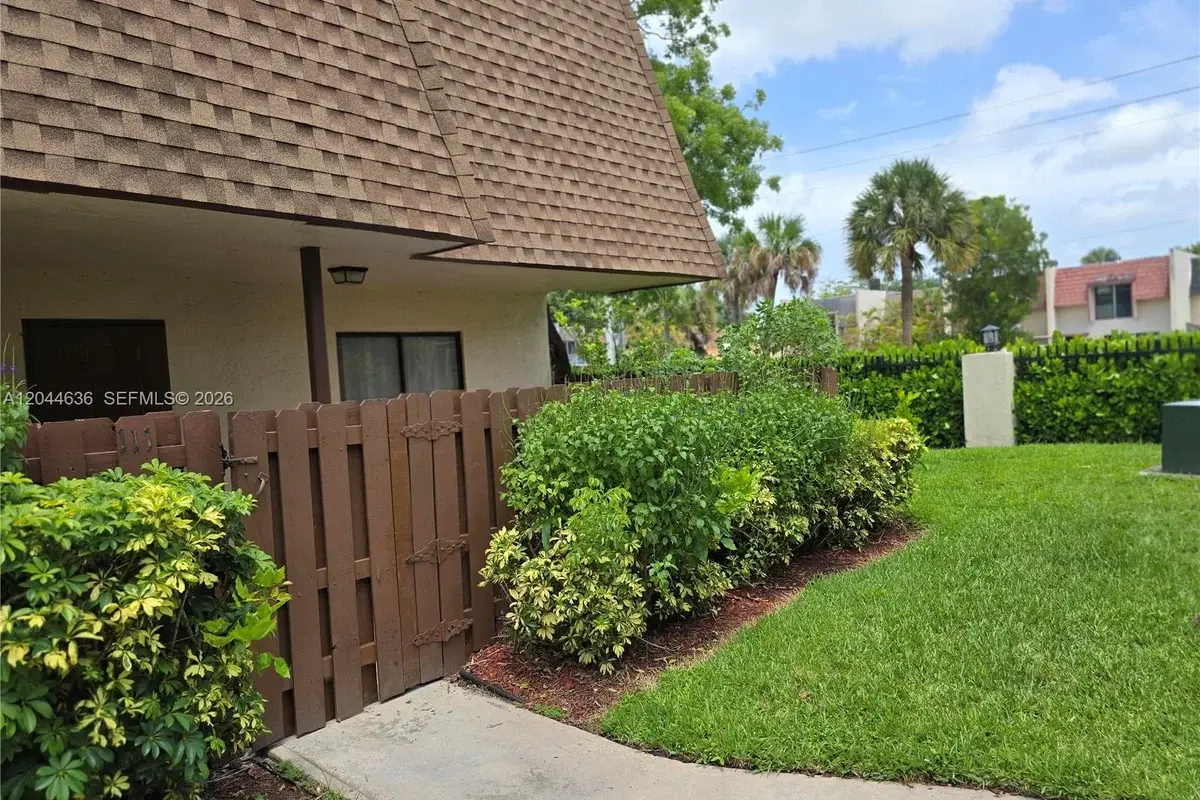 111 San Remo Blvd, North Lauderdale: photo 1 of 18