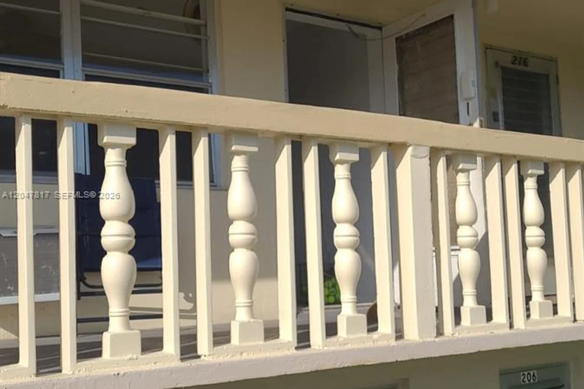 215 Sussex K, West Palm Beach: photo 1 of 28