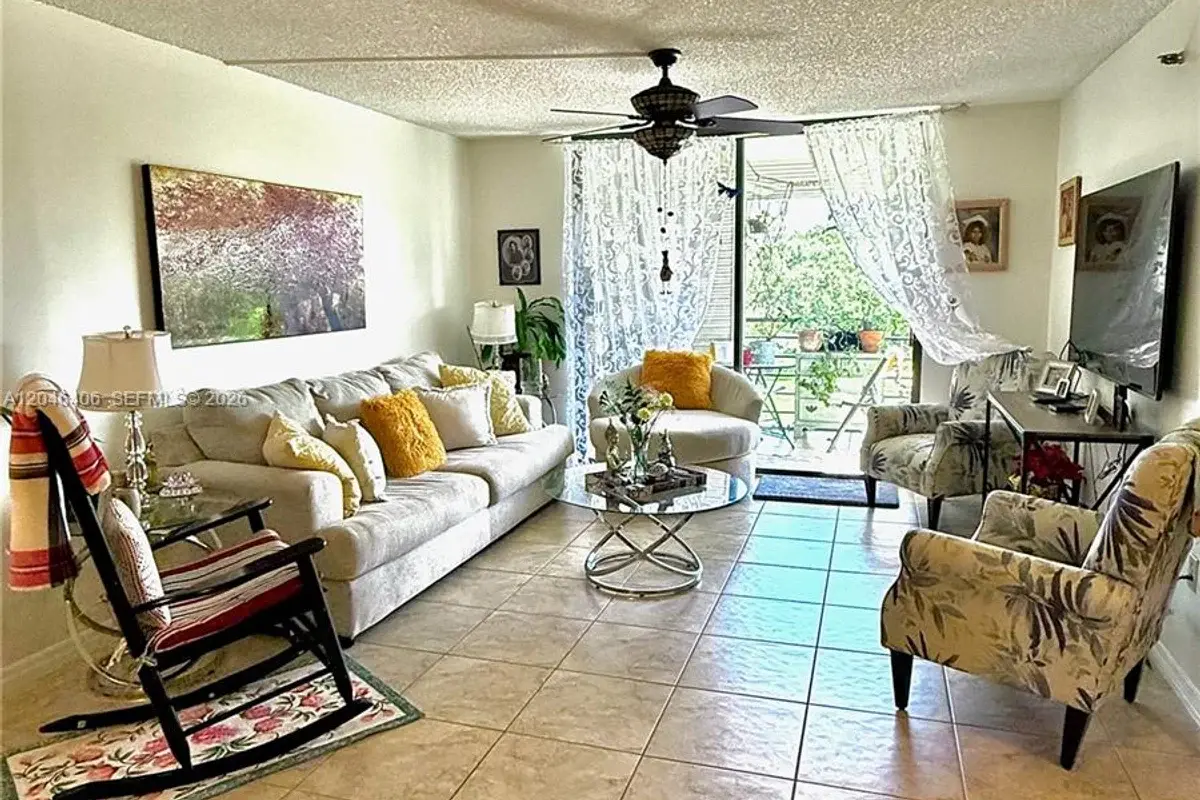 1300 Saint Charles Pl #402, Pembroke Pines: photo 1 of 17