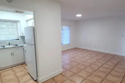 7851 Dunham Blvd #12, Miami: photo 1 of 34