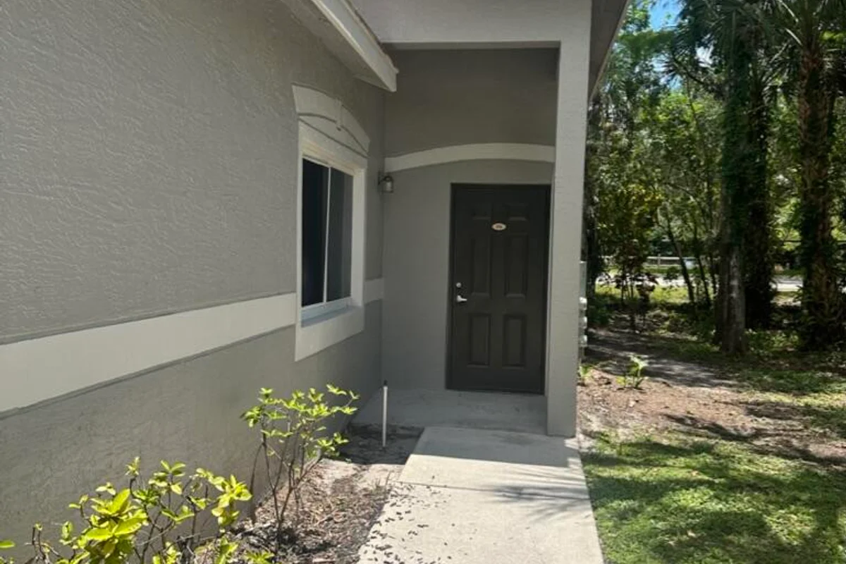 220 Crestwood Cir #106, Royal Palm Beach: photo 1 of 32