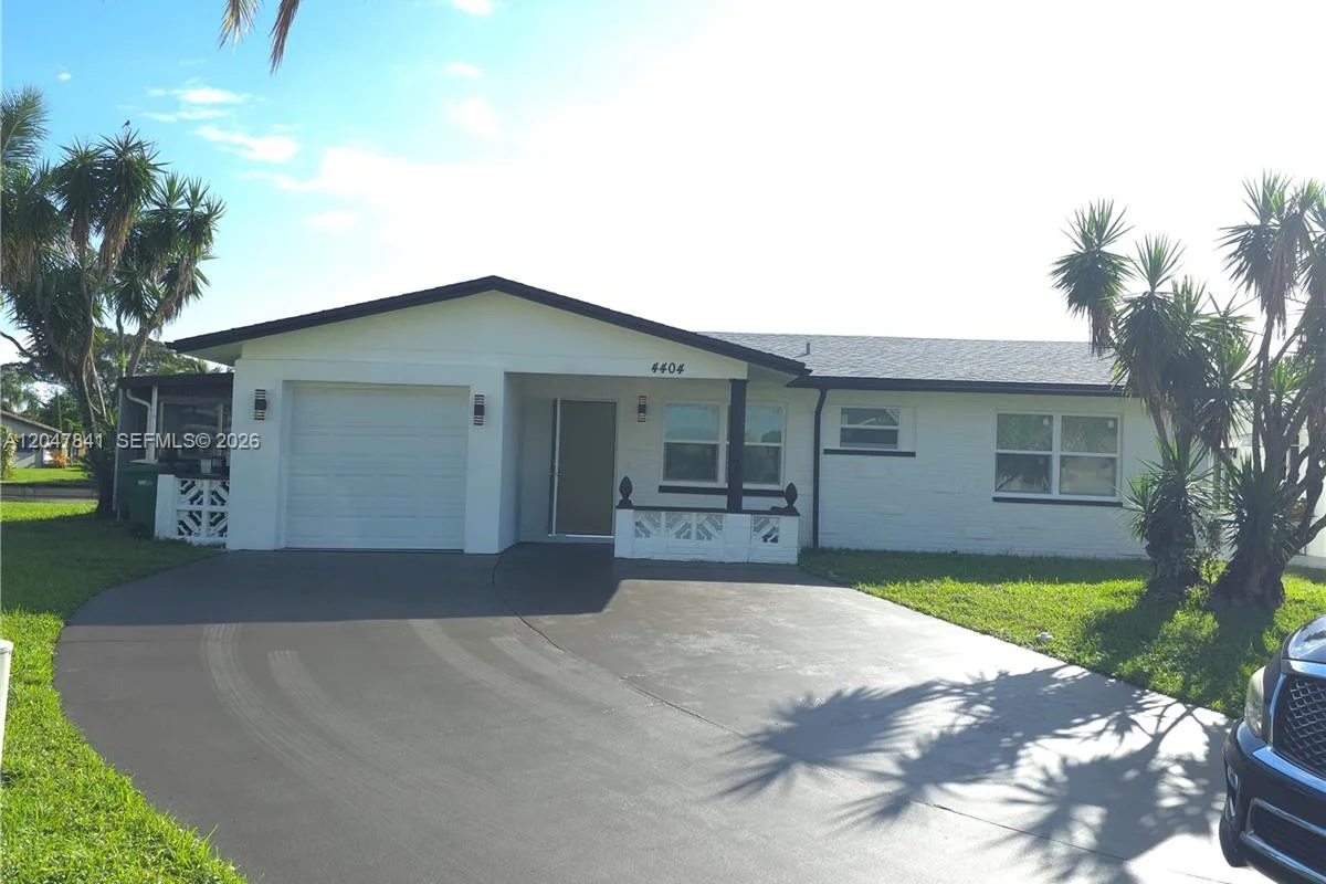 4404 NW 46th Way, Tamarac: photo 1 of 23