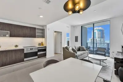 159 NE 6th St #4813, Miami: photo 1 of 35