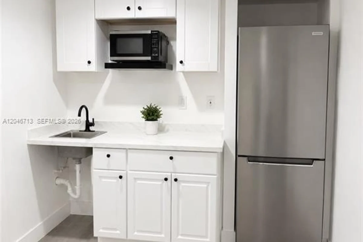 14321 Madison St #1, Miami: photo 1 of 6