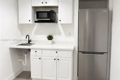 14321 Madison St #1, Miami: photo 1 of 6