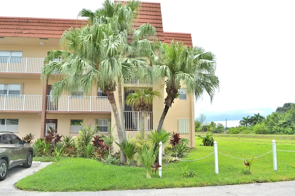 8841 Sunrise Lakes Blvd #112, Sunrise: photo 1 of 30