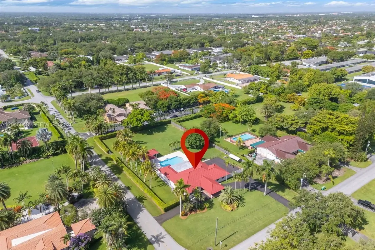 9900 SW 62nd St, Miami: photo 1 of 60
