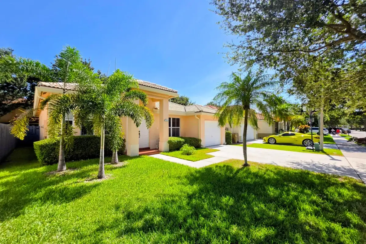 14013 N Cypress Cove Cir, Davie: photo 1 of 37