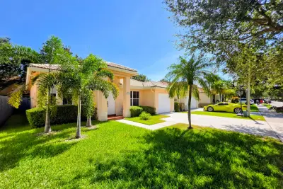 14013 N Cypress Cove Cir, Davie: photo 1 of 37