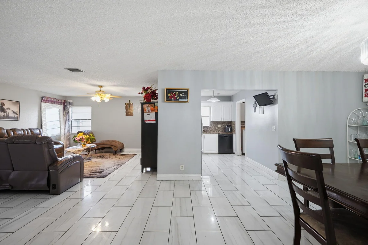 1301 SW 75th Ave, North Lauderdale: photo 1 of 32