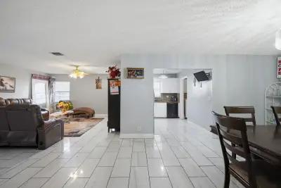 1301 SW 75th Ave, North Lauderdale: photo 1 of 32