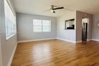 21 Windsor #b, West Palm Beach: photo 1 of 17