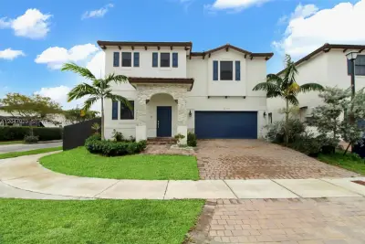 12900 SW 229th St, Miami: photo 1 of 43