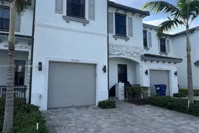 20368 NW 4th Path, Miami Gardens: photo 1 of 54