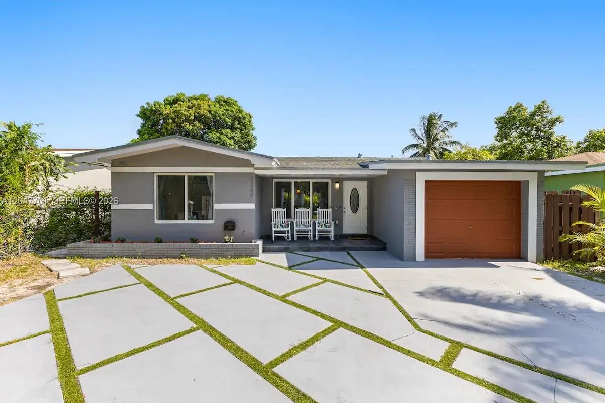 1240 NE 159th St, North Miami Beach: photo 1 of 25