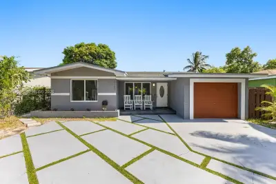 1240 NE 159th St, North Miami Beach: photo 1 of 25