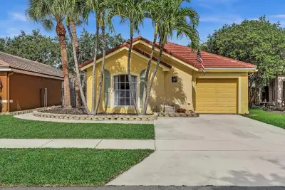 7559 Savannah Ln, Lake Worth: photo 1 of 60