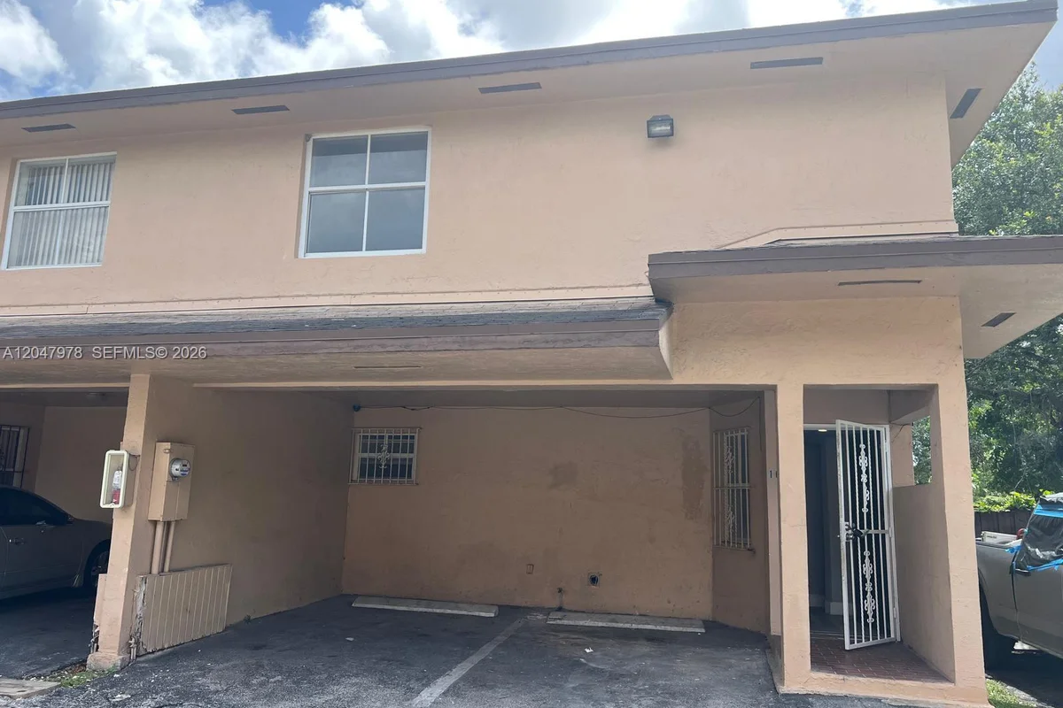 451 NE 136th St #I-101, North Miami: photo 1 of 21