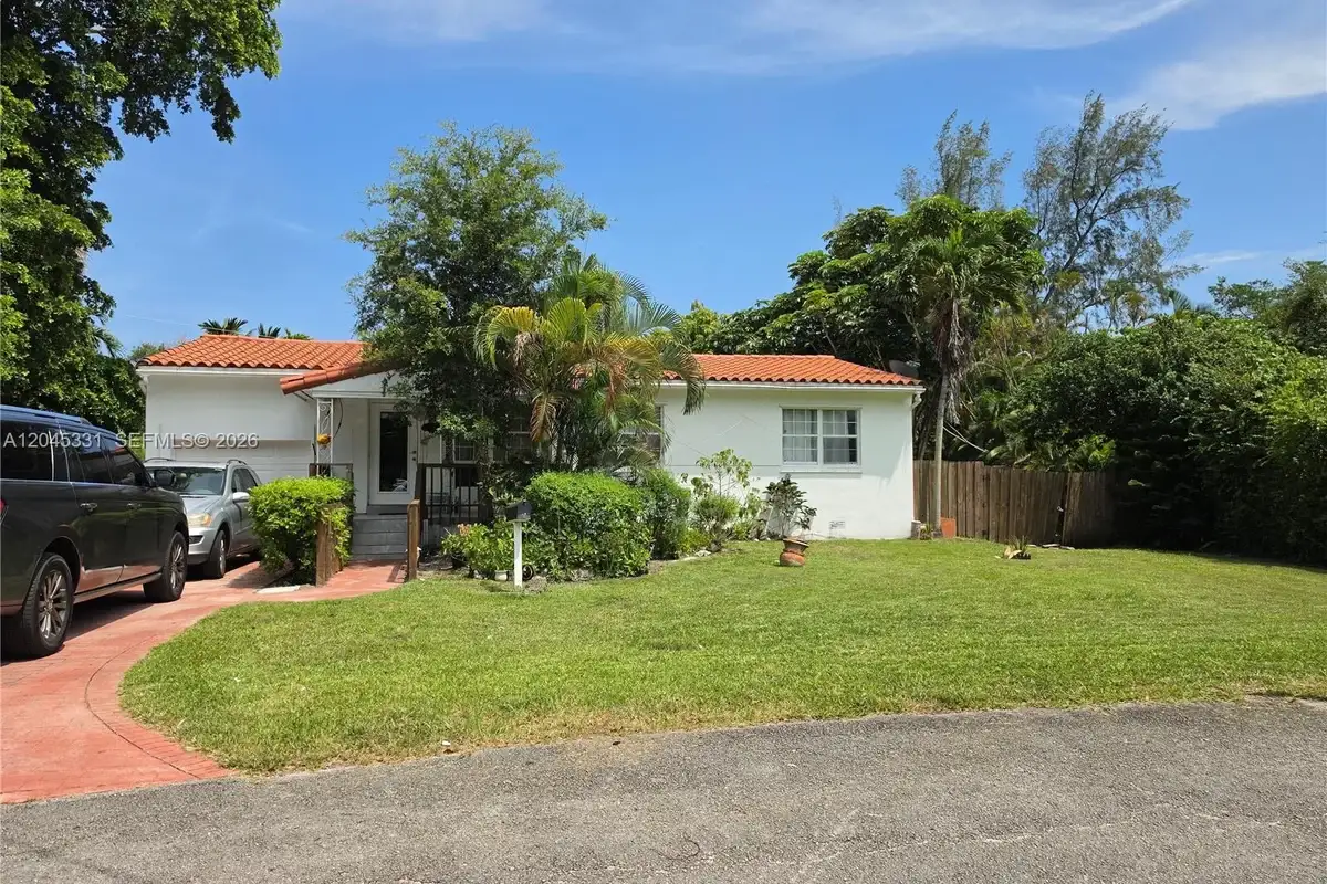 10801 NE 10th Ave, Biscayne Park: photo 1 of 1