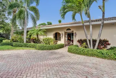 11 Tam O'shanter Ln, Fort Lauderdale: photo 1 of 50
