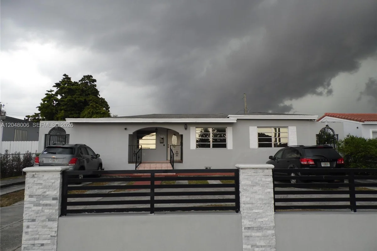 3491 Palm Ave, Hialeah: photo 1 of 1