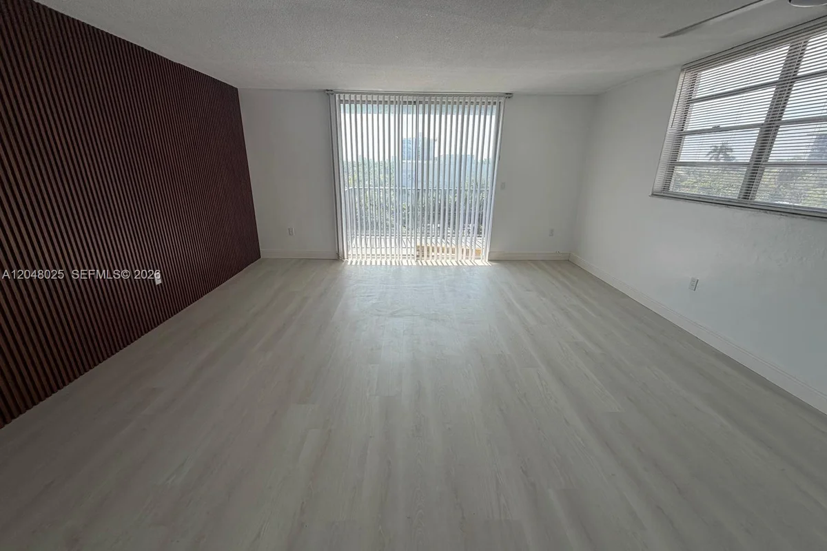 12590 NE 16th Ave #512, North Miami: photo 1 of 29