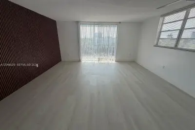 12590 NE 16th Ave #512, North Miami: photo 1 of 29