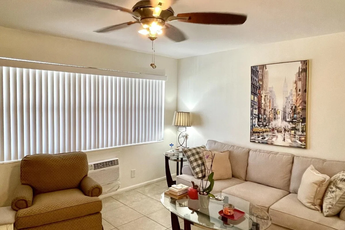 111 Kent G St, West Palm Beach: photo 1 of 19