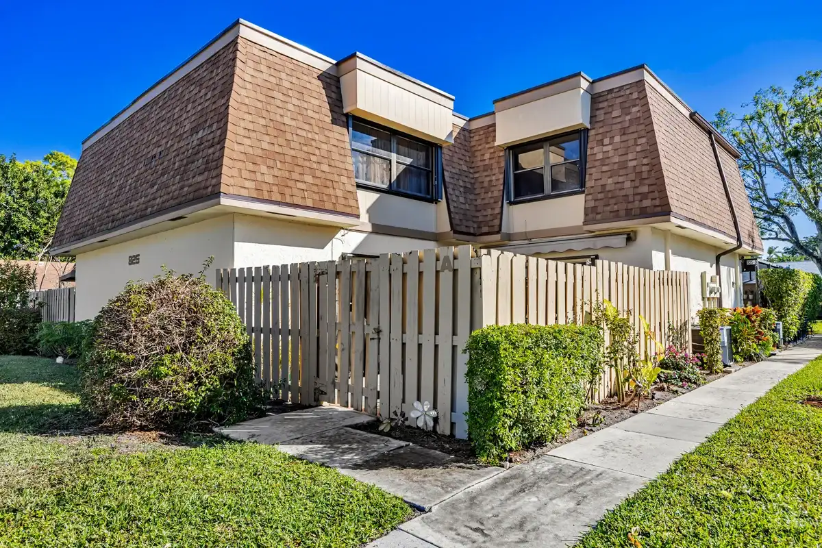 825 NW 30th Ave #A, Delray Beach: photo 1 of 35