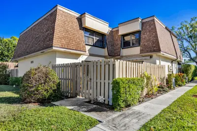 825 NW 30th Ave #A, Delray Beach: photo 1 of 35
