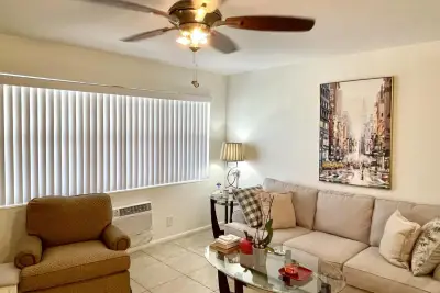 111 Kent G St, West Palm Beach: photo 1 of 19
